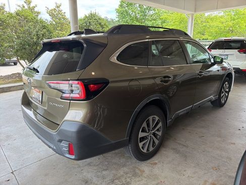 Used 2020 Subaru Outback Premium AWD/4WD image 3