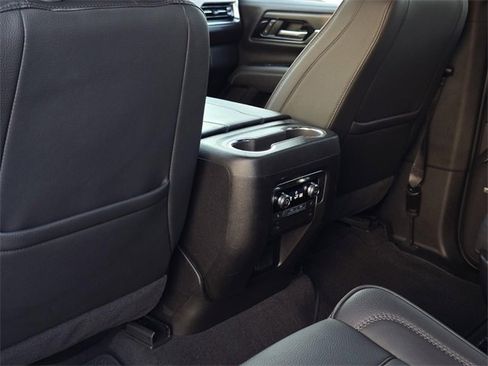 Used 2025 GMC Yukon Denali image 27