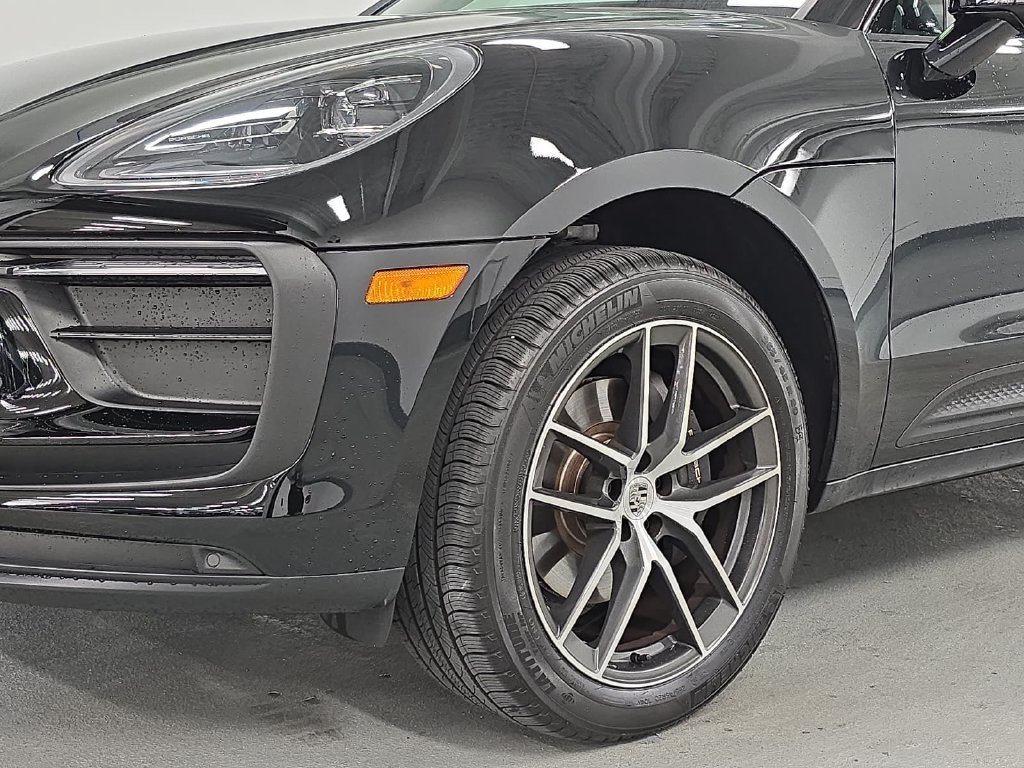Certified 2026 Porsche Macan AWD/4WD image 11