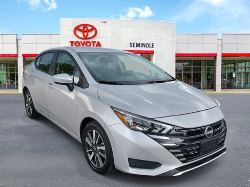 Used 2025 Nissan Versa SV FWD image 2