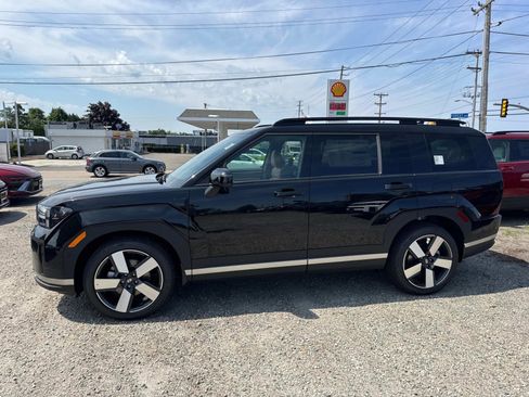 Used 2025 Hyundai Santa Fe Limited image 2