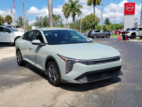 Used 2025 Kia K4 FWD image 3
