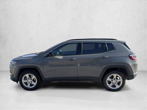 Used 2024 Jeep Compass Latitude AWD/4WD image 2