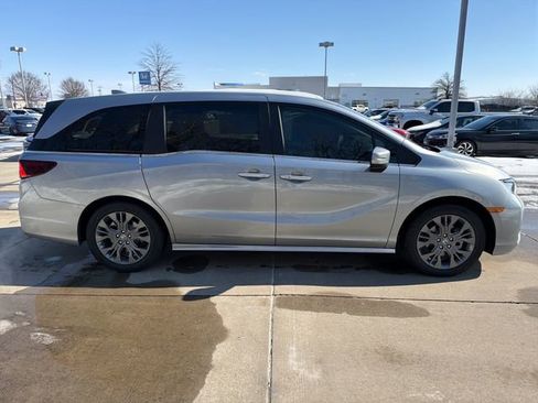 New 2026 Honda Odyssey Touring image 6