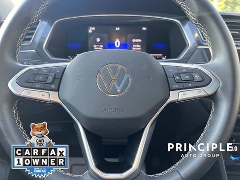 Used 2023 Volkswagen Tiguan SE w/ Panoramic Sunroof Package FWD image 17