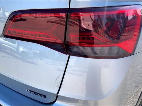 Used 2022 Volkswagen Taos SEL image 29