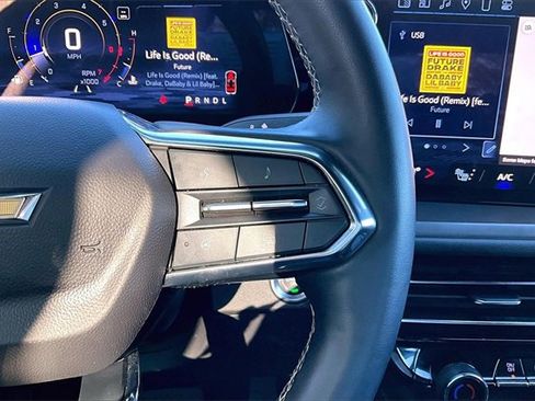 Used 2024 Chevrolet Traverse LT image 12