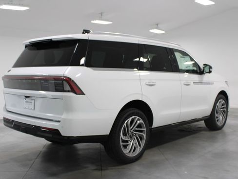 New 2025 Lincoln Navigator Reserve image 11