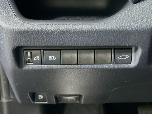 Used 2020 Toyota RAV4 XLE w/ Convenience Package image 16