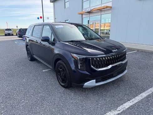 Used 2025 Kia Carnival image 2