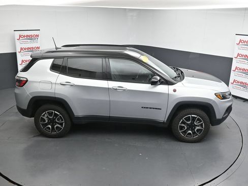Used 2024 Jeep Compass Trailhawk AWD/4WD image 36
