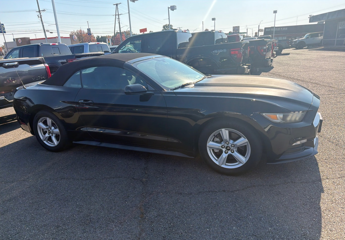 Used 2015 Ford Mustang Convertible RWD image 2