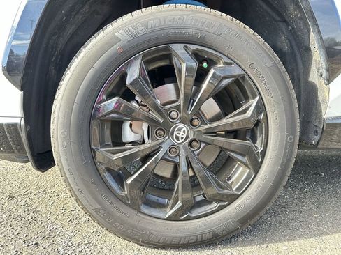 Used 2023 Toyota RAV4 SE image 29