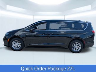 New 2025 Chrysler Pacifica Select video 2