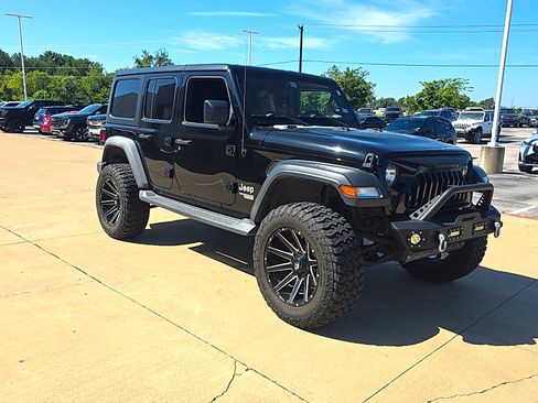 Used 2018 Jeep Wrangler Unlimited Sport S AWD/4WD image 9