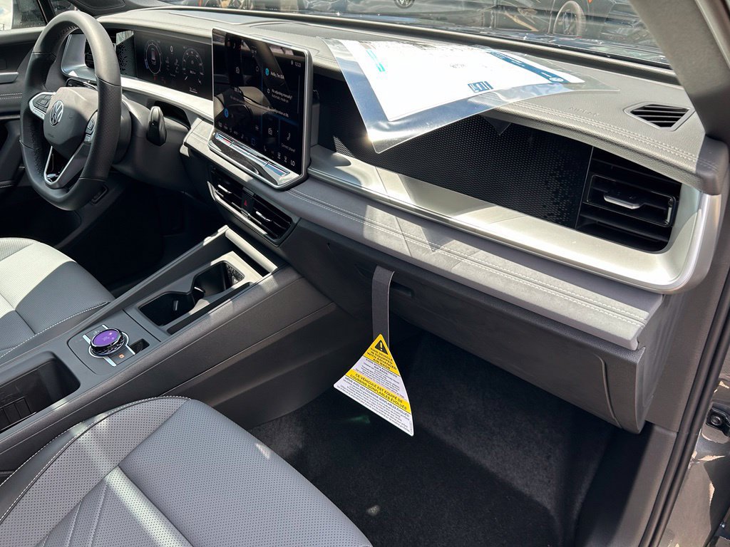 New 2026 Volkswagen Tiguan SE R-Line FWD image 36