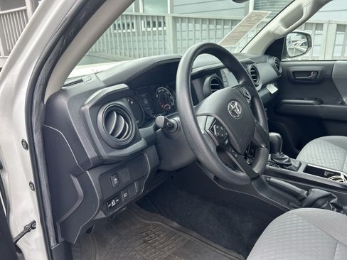 Used 2022 Toyota Tacoma SR w/ SR Convenience Package RWD image 9
