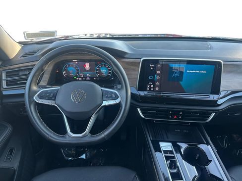 Used 2025 Volkswagen Atlas SE w/ Black Wheel Package image 13