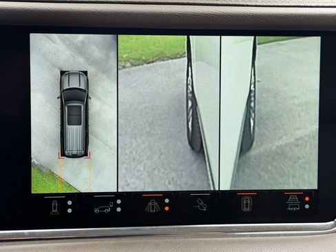 Used 2023 GMC Yukon XL Denali w/ Denali Reserve Package AWD/4WD image 12