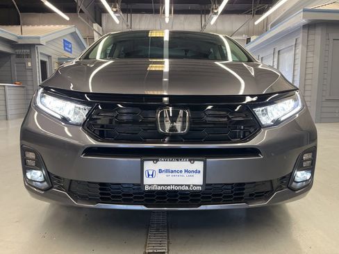 Used 2025 Honda Odyssey Touring image 2
