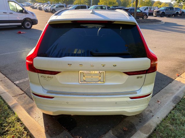 Used 2022 Volvo XC60 B5 Momentum w/ Advanced Package FWD image 32