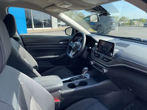 Used 2025 Nissan Altima 2.5 SV FWD image 28