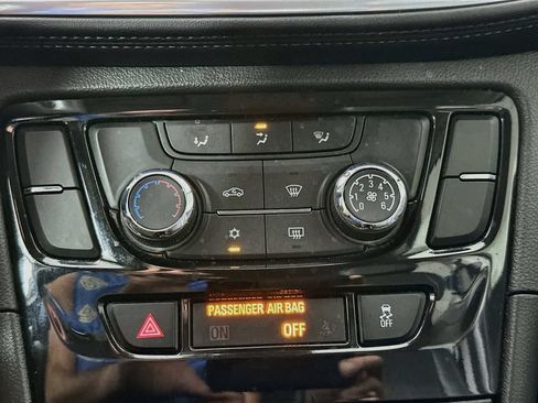 Used 2021 Buick Encore Preferred AWD/4WD image 18