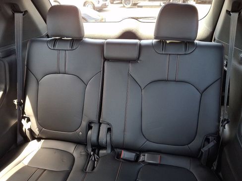 Used 2024 Honda Pilot TrailSport image 12