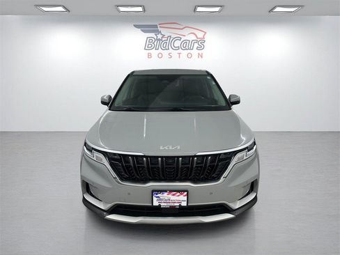 Used 2022 Kia Carnival EX image 2