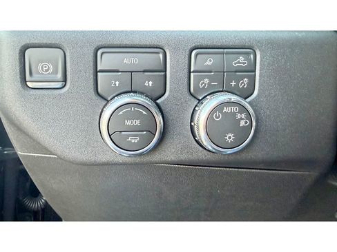 New 2026 GMC Sierra 1500 SLE w/ Preferred Package AWD/4WD image 17