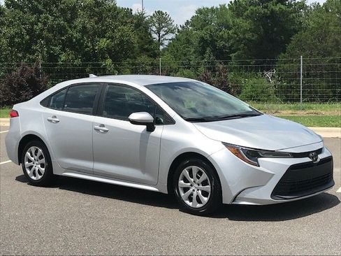 Used 2023 Toyota Corolla LE FWD image 2