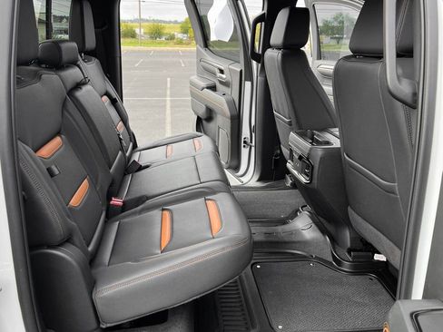 Used 2024 GMC Sierra 1500 AT4 w/ AT4 Preferred Package image 19