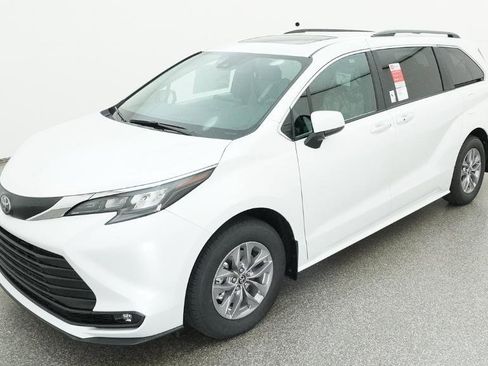 New 2026 Toyota Sienna XLE FWD image 1