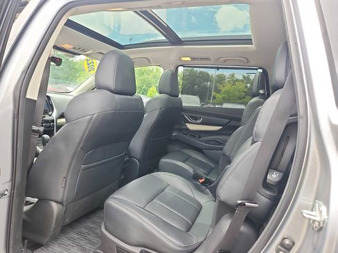 Used 2022 Subaru Ascent Limited w/ Technology Package AWD/4WD image 10