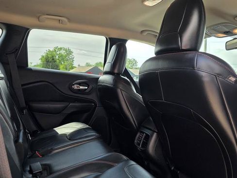 Used 2016 Jeep Cherokee Trailhawk w/ Leather Interior Group AWD/4WD image 24