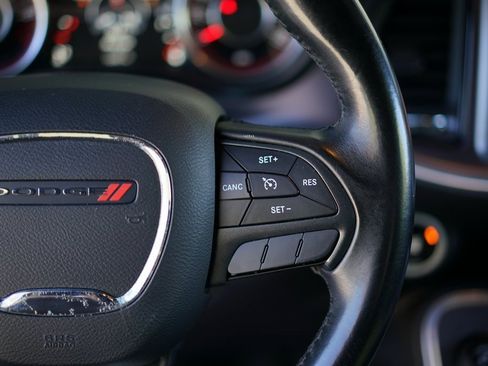 Used 2016 Dodge Challenger SXT image 22