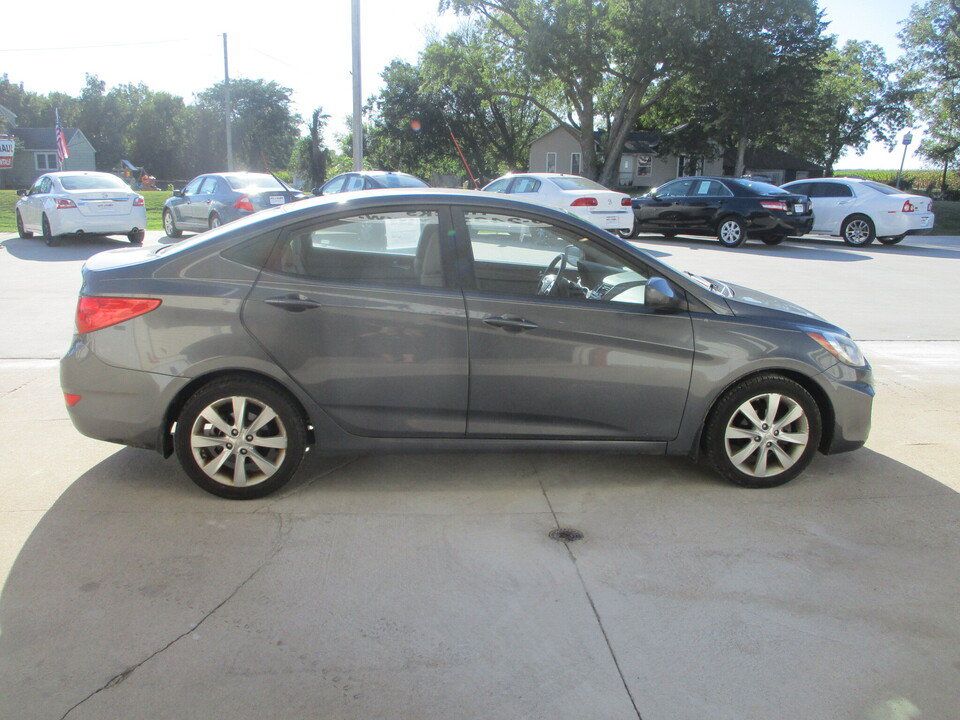 Used 2012 Hyundai Accent GLS w/ Premium Pkg 3 FWD image 16