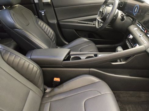 Used 2023 Hyundai Elantra Limited image 21