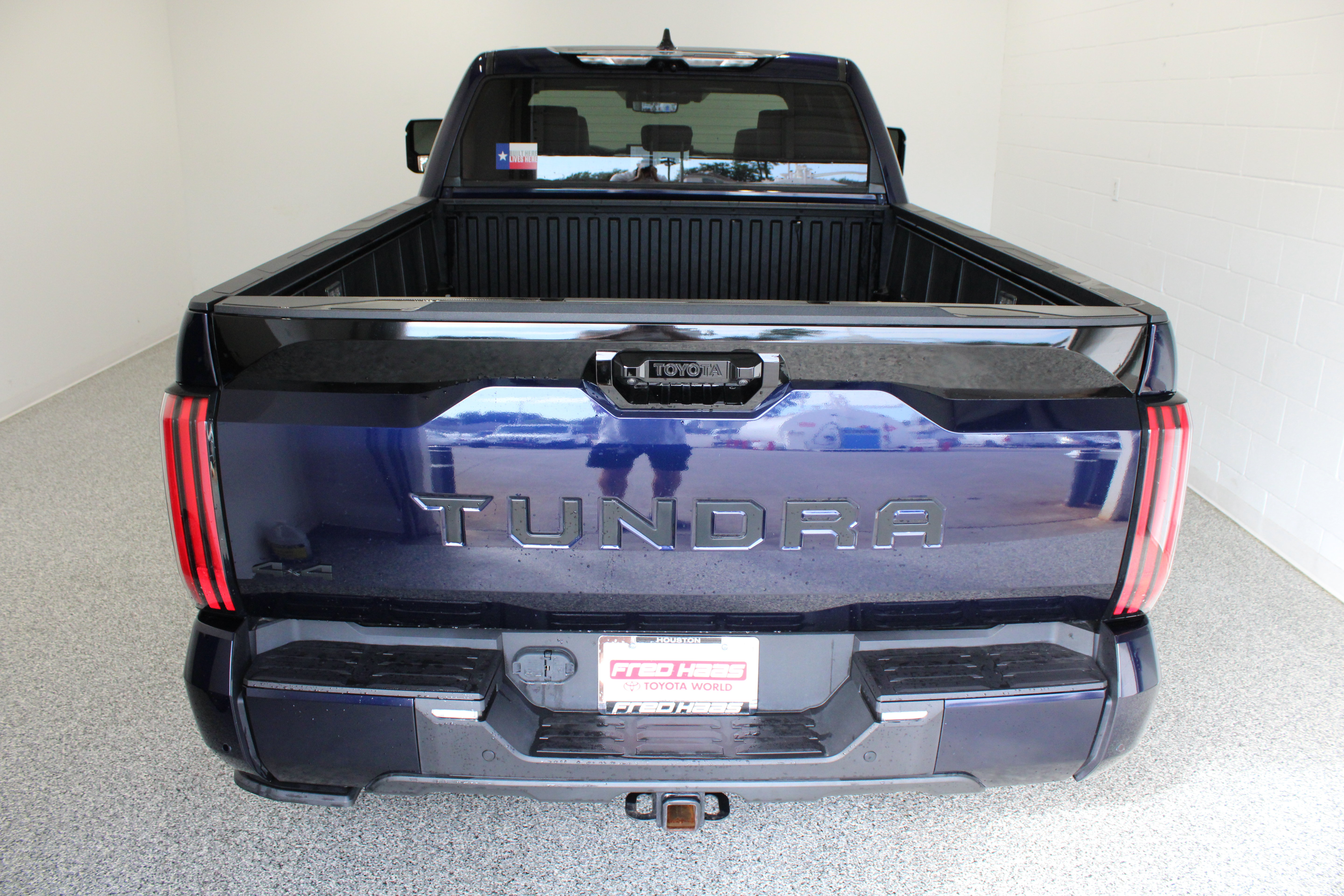 Used 2023 Toyota Tundra Platinum w/ Advanced Package AWD/4WD image 8