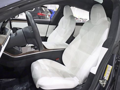 Used 2022 Tesla Model S image 29