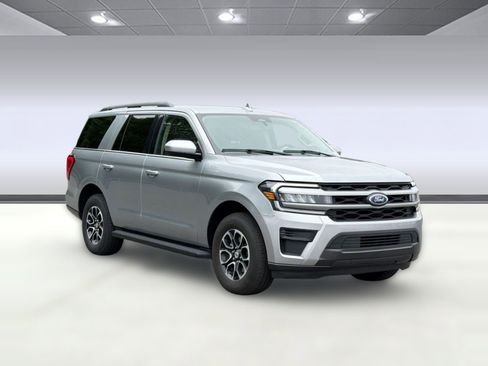 Used 2024 Ford Expedition XLT AWD/4WD image 7