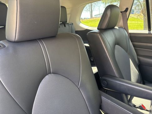 Used 2024 Toyota Grand Highlander XLE image 12