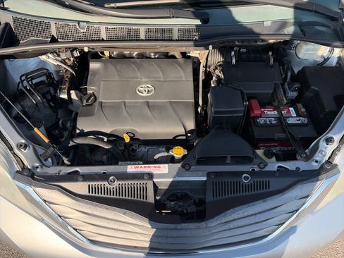Used 2014 Toyota Sienna XLE AWD/4WD image 24