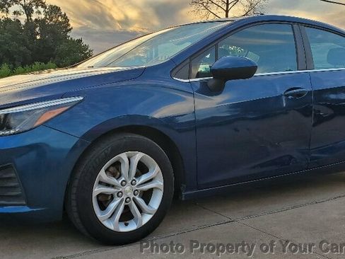 Used 2019 Chevrolet Cruze LT image 1