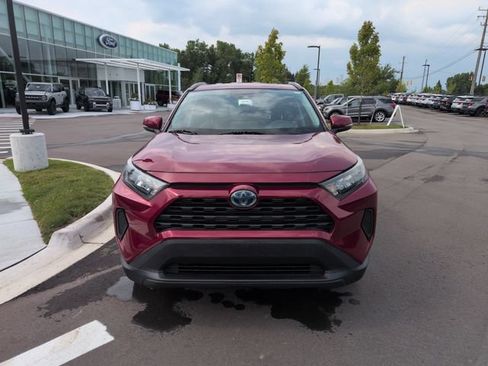 Used 2019 Toyota RAV4 LE w/ Carpet Mat Package AWD/4WD image 8