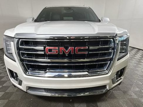 Used 2023 GMC Yukon SLT w/ SLT Luxury Package AWD/4WD image 7