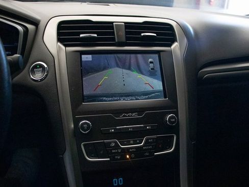 Used 2020 Ford Fusion SE image 33