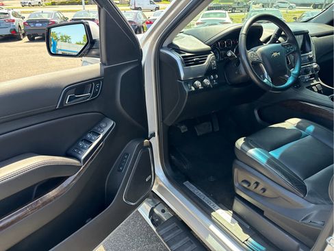 Used 2018 Chevrolet Tahoe LT w/ LT Signature Package AWD/4WD image 8