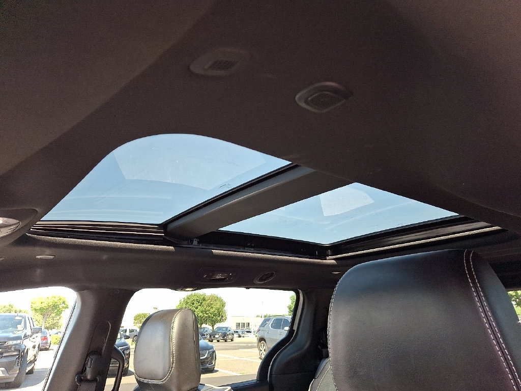 Used 2025 Chrysler Pacifica Limited FWD image 18