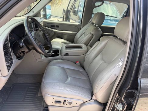 Used 2004 GMC Sierra 2500 SLT w/ Heavy-Duty Power Package AWD/4WD image 19